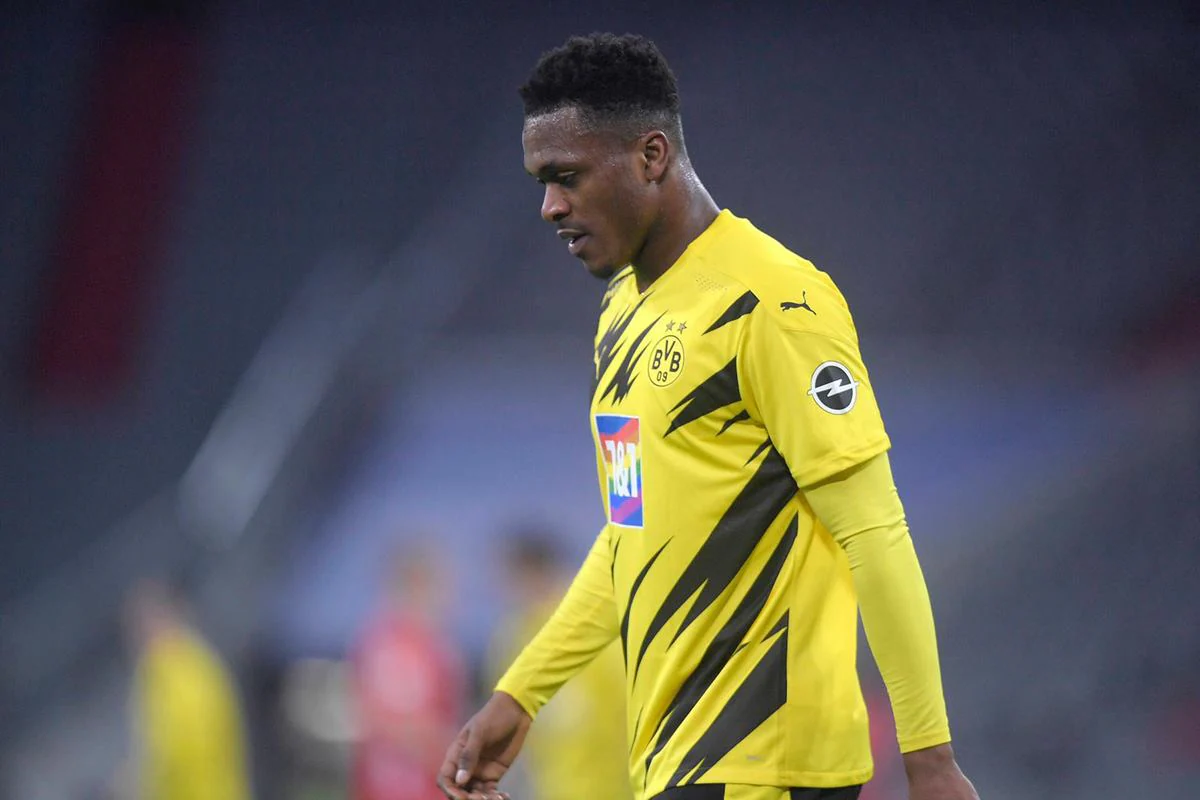 Dortmund Defender Zagadou Out for Season With Knee Injury