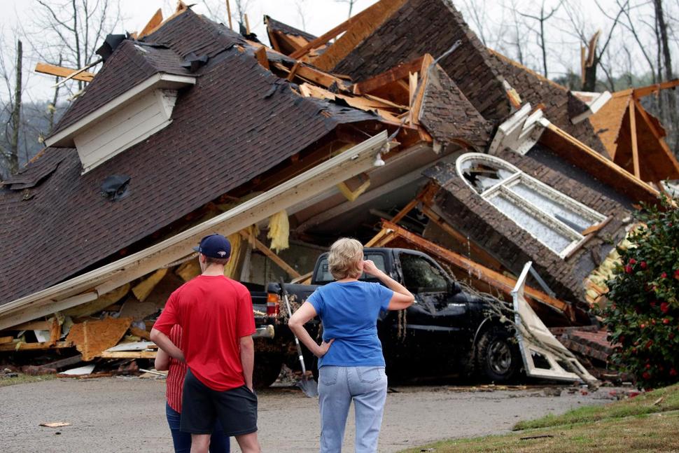 Weather Service: 7 Tornadoes Hit Alabama, Killing at Least 5 | Alabama News