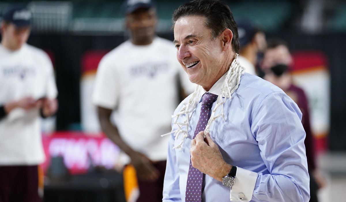 Pitino rises from ashes of scandal for rebirth at Iona