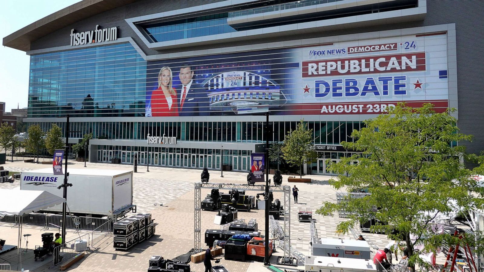 Republican debate live updates and analysis: 8 candidates are facing off